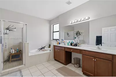 9400 W 35th Ln, Hialeah, FL 33018 - Photo 41