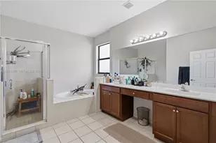 9400 W 35th Ln, Hialeah, FL 33018 - Photo 41