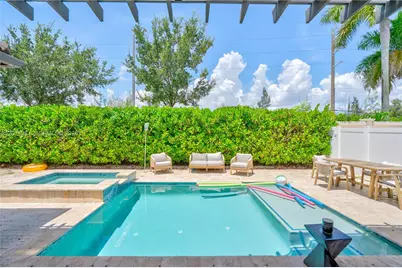 9400 W 35th Ln, Hialeah, FL 33018 - Photo 17