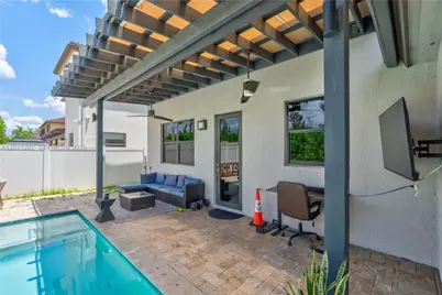 9400 W 35th Ln, Hialeah, FL 33018 - Photo 25