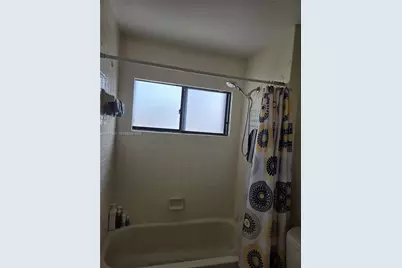 818 E Palm Run Dr, North Lauderdale, FL 33068 - Photo 7