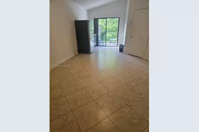 818 E Palm Run Dr, North Lauderdale, FL 33068 - Photo 11