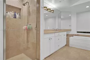 4775 Collins Ave, Miami Beach, FL 33140 - Photo 15