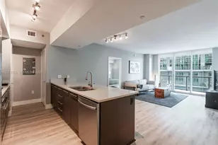 55 SE 6th St, Miami, FL 33131 - Photo 5