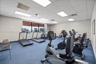 811 S Hollybrook Dr, Pembroke Pines, FL 33025 - Photo 23