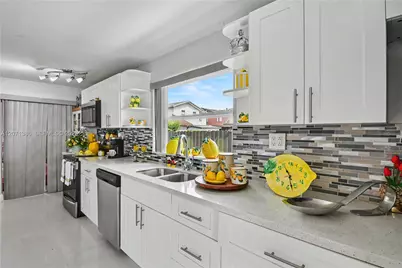 3538 SW 87th Ct, Miami, FL 33165 - Photo 15