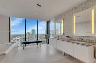 68 SE 6th St, Miami, FL 33131 - Photo 9