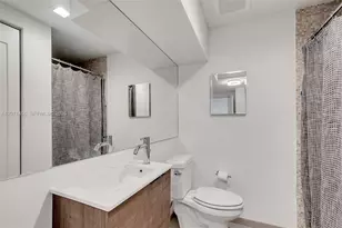 68 SE 6th St, Miami, FL 33131 - Photo 37