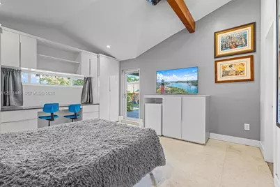 7970 Hawthorne Ave, Miami Beach, FL 33141 - Photo 33