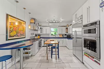 7970 Hawthorne Ave, Miami Beach, FL 33141 - Photo 15