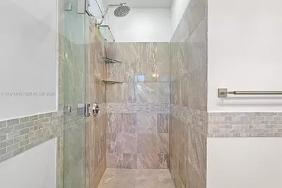 7970 Hawthorne Ave, Miami Beach, FL 33141 - Photo 31