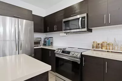 7042 NW 103rd Path, Doral, FL 33178 - Photo 11