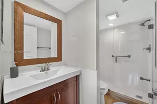9440 Poinciana Pl, Davie, FL 33324 - Photo 11