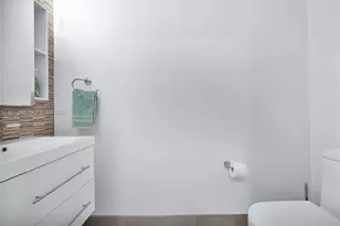 5670 NW 116th Ave, Doral, FL 33178 - Photo 13