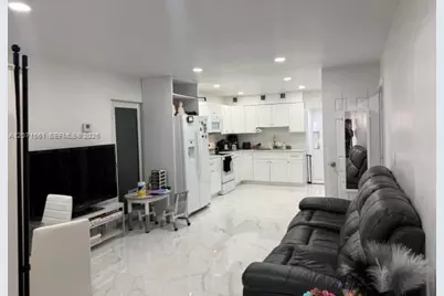 846 W 32nd St #1, Hialeah, FL 33012 - Photo 5