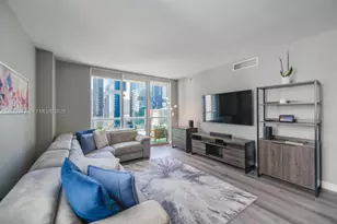 55 SE 6th St, Miami, FL 33131 - Photo 3