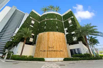 16385 Biscayne Blvd #521, North Miami Beach, FL 33160 - Photo 1
