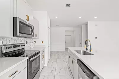 837 SE 16th Ct, Homestead, FL 33034 - Photo 9