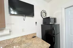 3054 NW 18th St, Miami, FL 33125 - Photo 5