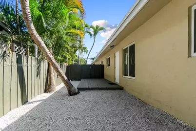 1428 NE 2nd Ave #1, Fort Lauderdale, FL 33304 - Photo 31
