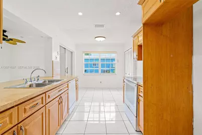 4700 NW 41st Pl, Lauderdale Lakes, FL 33319 - Photo 13
