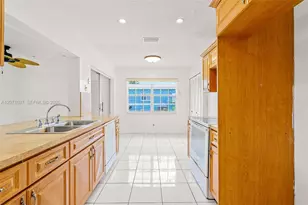 4700 NW 41st Pl, Lauderdale Lakes, FL 33319 - Photo 13