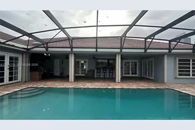 18921 W Oakmont Dr, Hialeah, FL 33015 - Photo 47