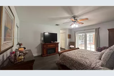 18921 W Oakmont Dr, Hialeah, FL 33015 - Photo 25