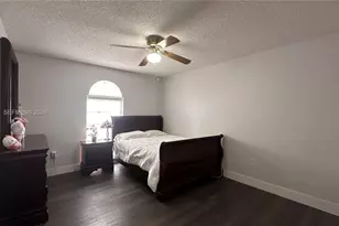 18921 W Oakmont Dr, Hialeah, FL 33015 - Photo 17