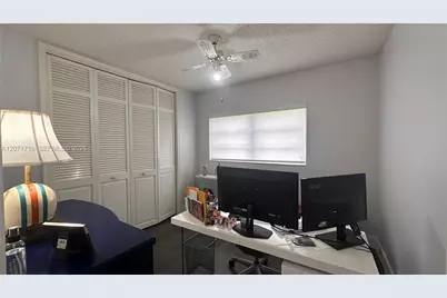 18921 W Oakmont Dr, Hialeah, FL 33015 - Photo 35