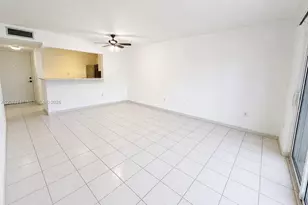 5199 NW 7th St, Miami, FL 33126 - Photo 13