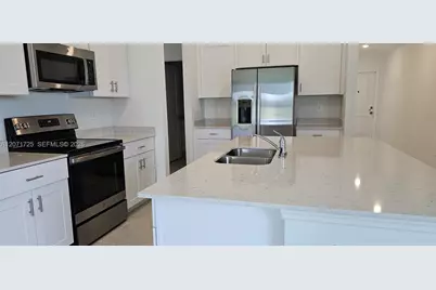 20190 Caroline Creek Pl, Lehigh Acres, FL 33974 - Photo 9