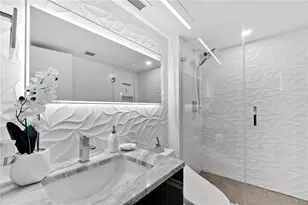 5555 Collins Ave, Miami Beach, FL 33140 - Photo 17