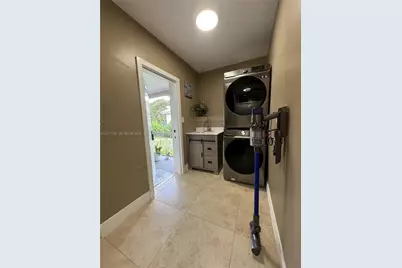 8203 NW 37th St, Coral Springs, FL 33065 - Photo 13