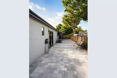 8601 NW 192nd Ter, Hialeah, FL 33015 - Photo 3