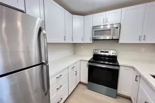 15665 SW 82nd Cir Ln, Miami, FL 33193 - Photo 9