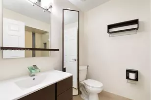 2561 W 60th Pl, Hialeah, FL 33016 - Photo 7