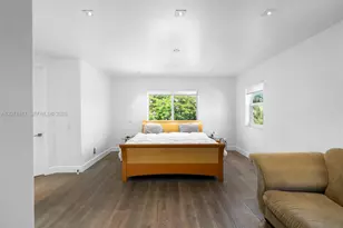 19522 NE 17th Ave, Miami, FL 33179 - Photo 17
