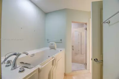 16135 Emerald Estates Dr #165, Weston, FL 33331 - Photo 33
