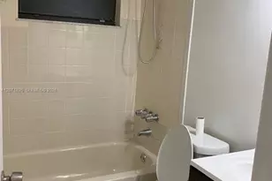 1008 SW 8th St, Hallandale Beach, FL 33009 - Photo 5
