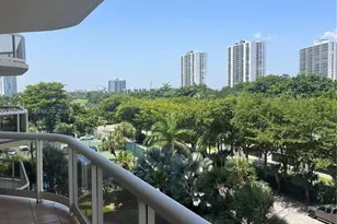 20191 E Country Club Dr, Aventura, FL 33180 - Photo 11