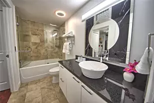 170 SE 14th St, Miami, FL 33131 - Photo 17