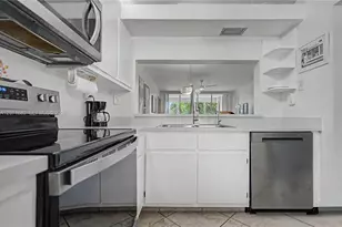 9520 Seagrape Dr, Davie, FL 33324 - Photo 17