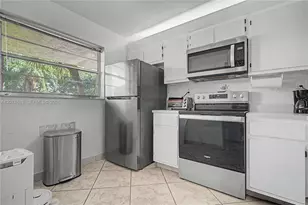 9520 Seagrape Dr, Davie, FL 33324 - Photo 13