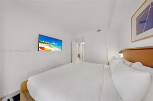 11 NE 6th St, Miami, FL 33132 - Photo 9