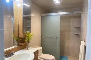 300 Bayview Dr, Sunny Isles Beach, FL 33160 - Photo 21