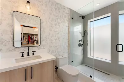 795 Lakeview Dr, Miami Beach, FL 33140 - Photo 25