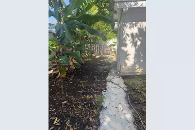 3160 NW 3rd St, Miami, FL 33125 - Photo 27