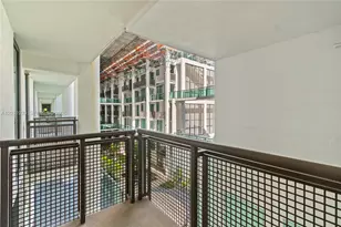6000 Collins Ave, Miami Beach, FL 33140 - Photo 31