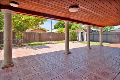 9031 SW 11th St, Miami, FL 33174 - Photo 23